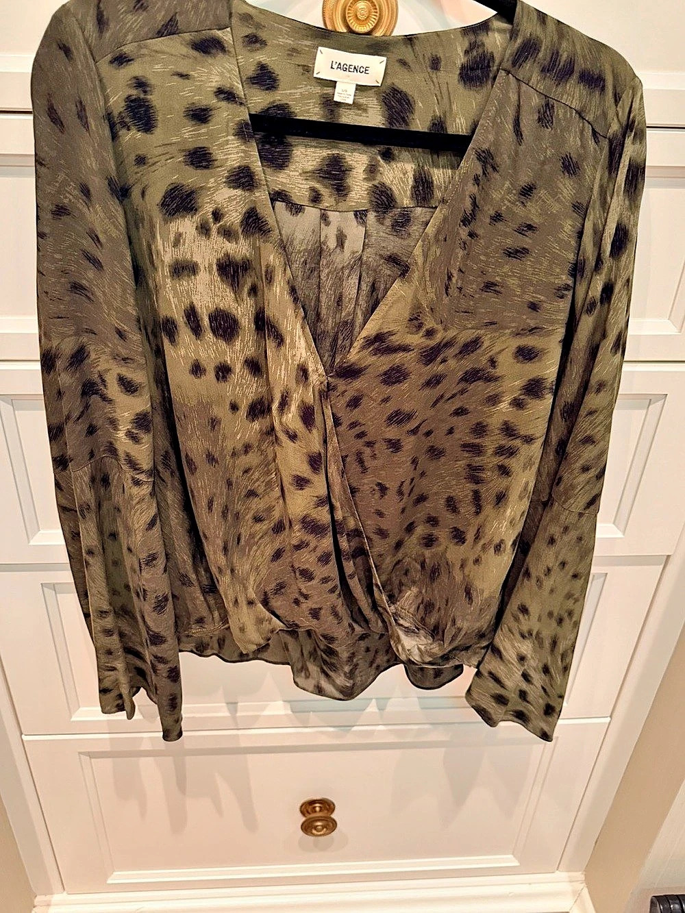 L'AGENCE Mei Bell-Sleeve Surplice Blouse Green & Black SzL